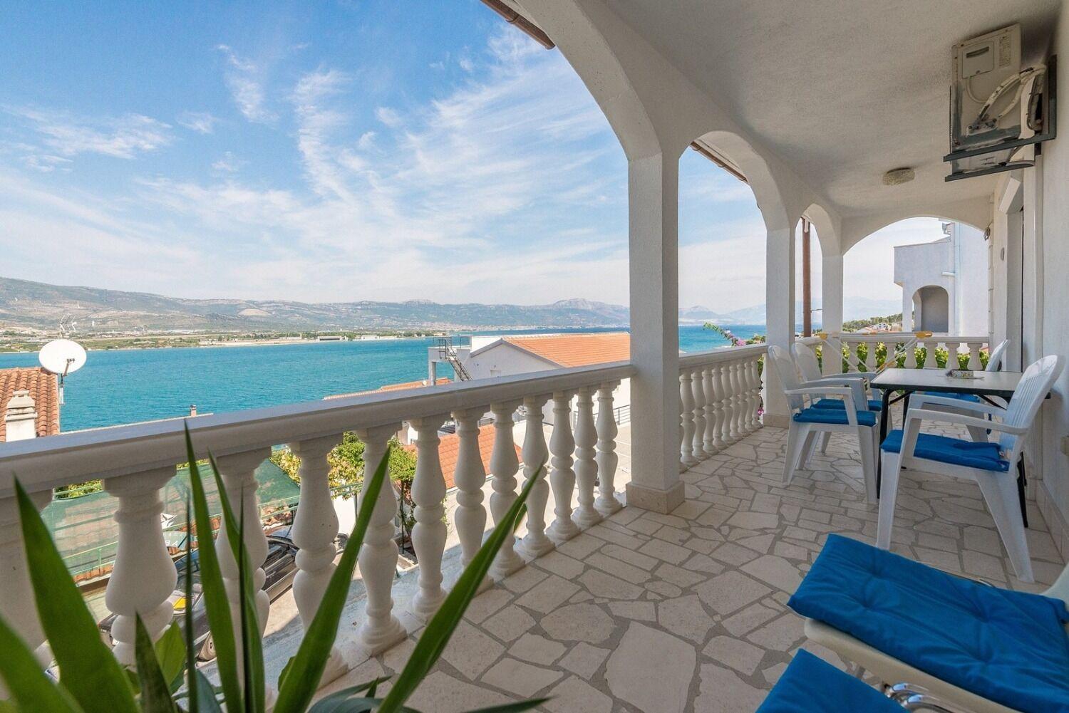 Apartment Bubi Trogir Exterior photo